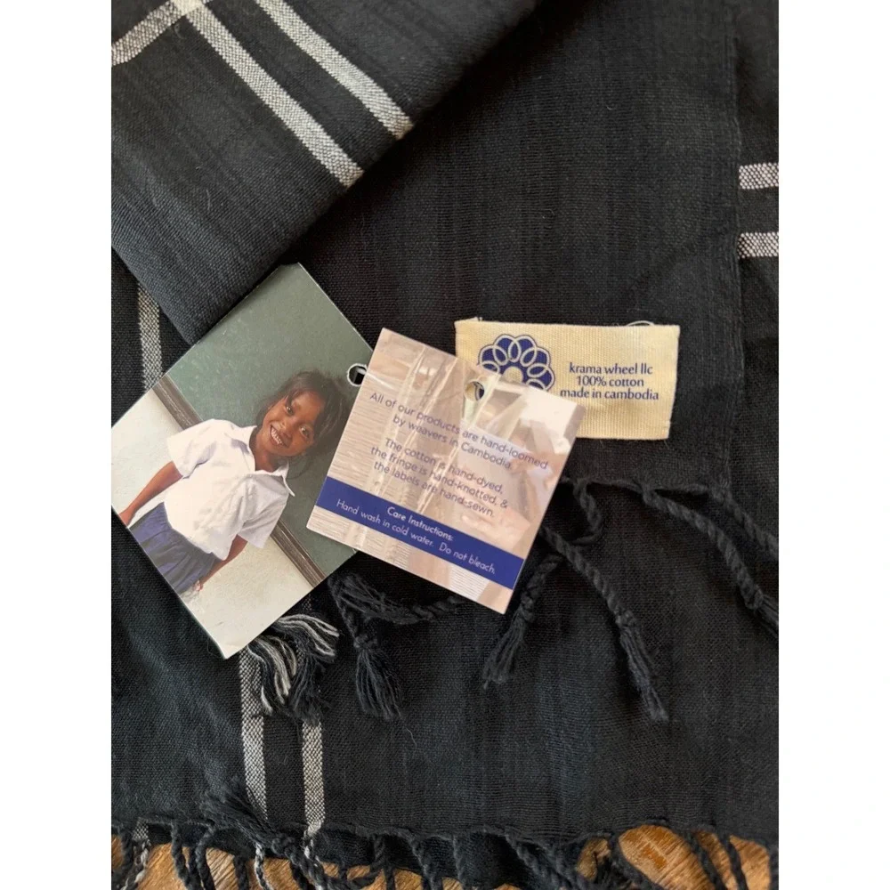 Krama Wheel Scarf NWT Black White Plaid Checked 100% Cotton Handwoven Cambodia